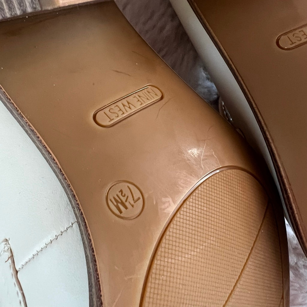 NIB Women's Nine West Char Ivory Loafers with Gold Chain Size 7.5 - Picture 5 of 10